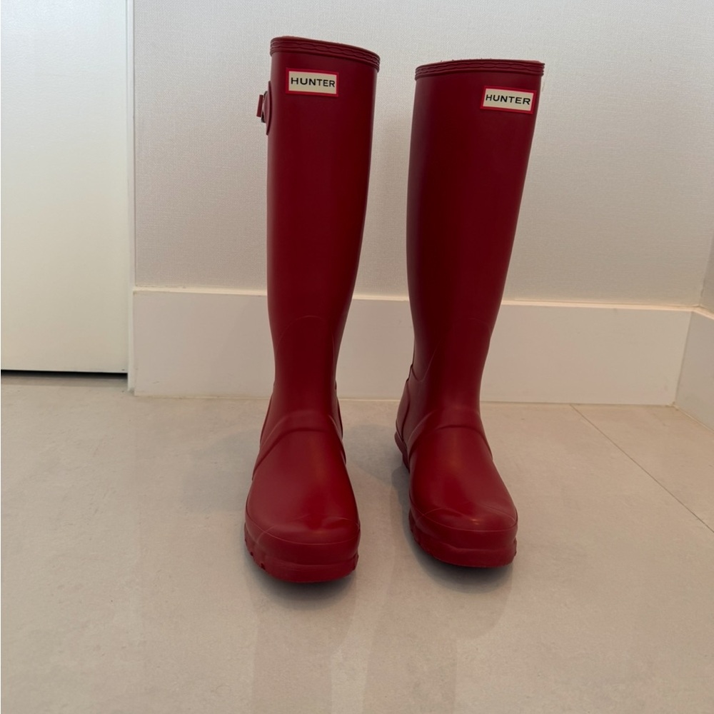Hunter Women’s Original Tall Rain Boots Red